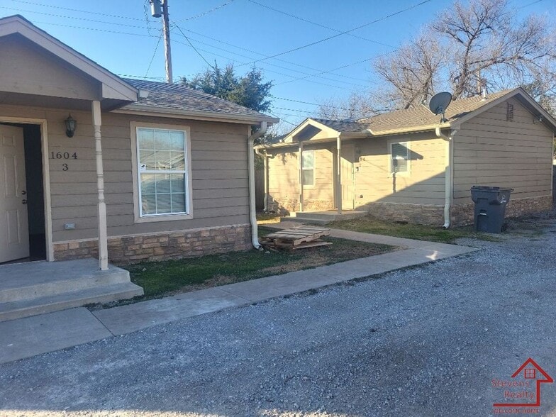 Building Photo - 1604 NW Lindy Ave