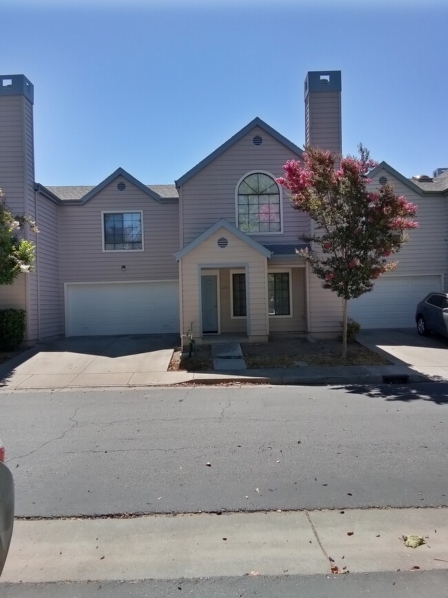 Primary Photo - 1250 Formosa Dr