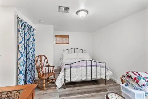 Building Photo - 498 NW Scenic Dr