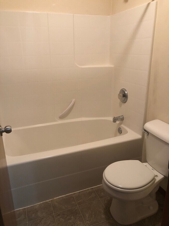 Building Photo - Huntington Duplex