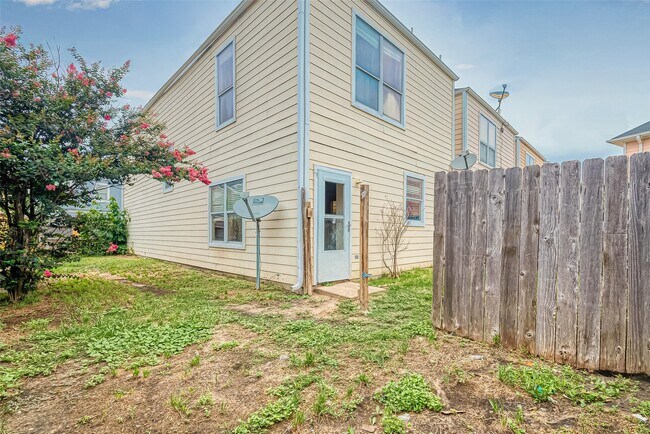 Building Photo - 10355 Panther Point Dr