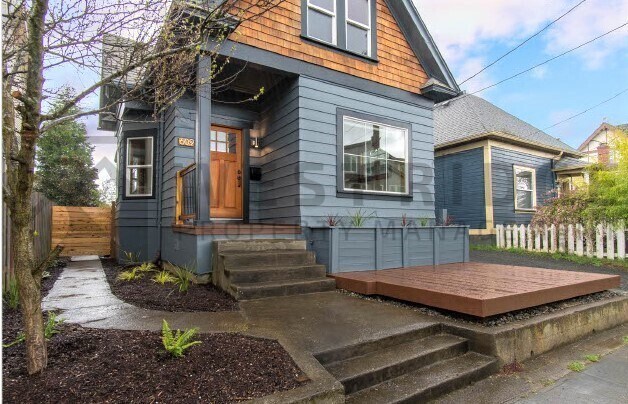 Building Photo - 609 NE Webster St