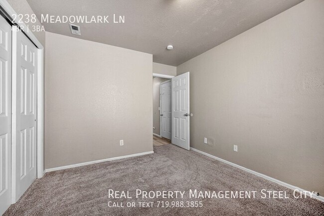 Building Photo - 2238 Meadowlark Ln