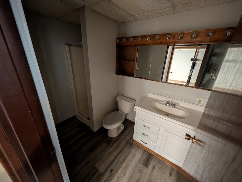 Building Photo - 209 W Oak St