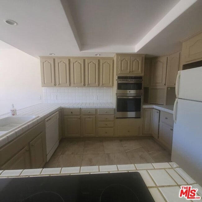 Building Photo - 42100 Parado Del Sol Dr