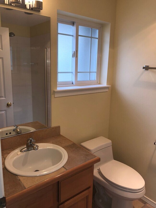 Building Photo - 3Bd/3Ba Seattle Townhouse