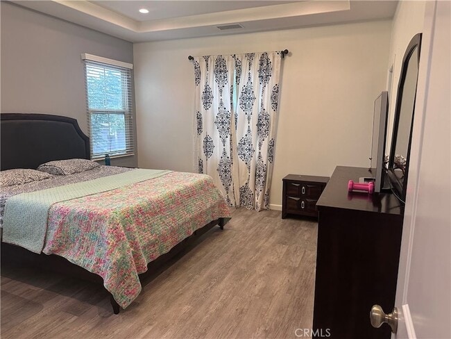 Building Photo - 64 Emerald Clover