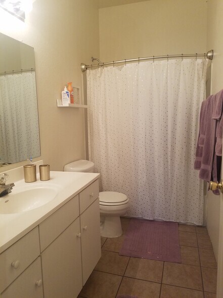 Bathroom - 1409 E Elm St