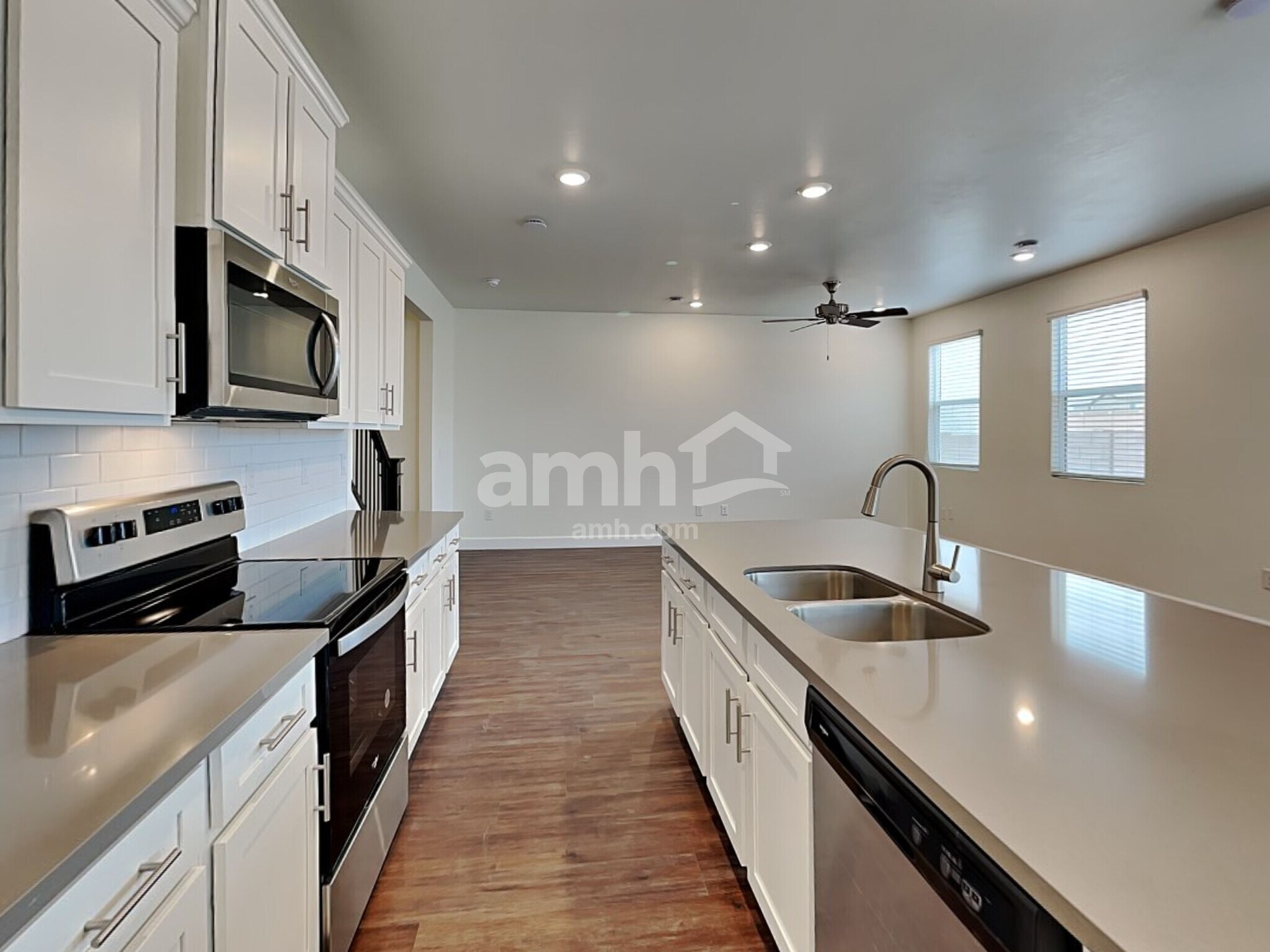 Building Photo - 6144 W Calle Lingo