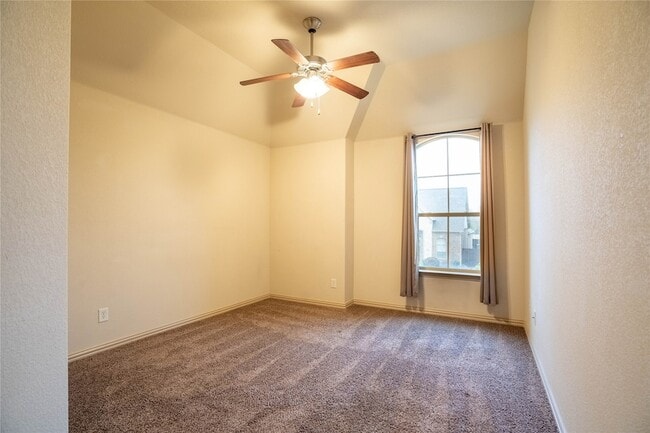 Building Photo - 185 Carrington Ln