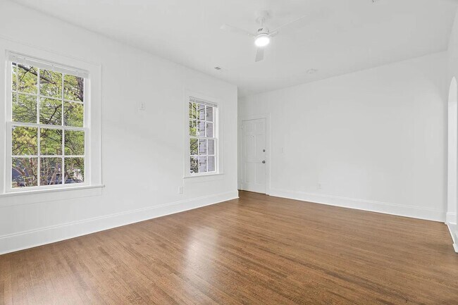 Building Photo - 2112 Crescent Ave