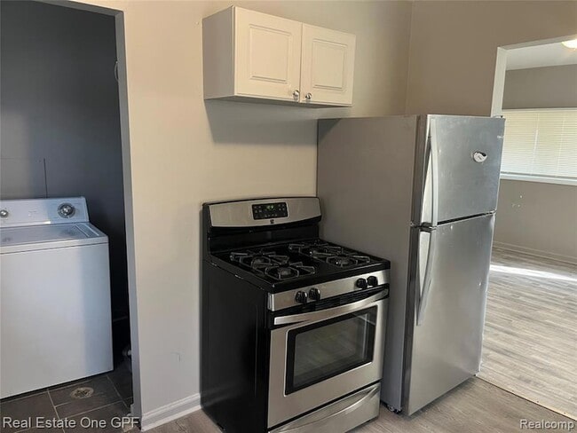 Building Photo - 21431 La Salle Blvd