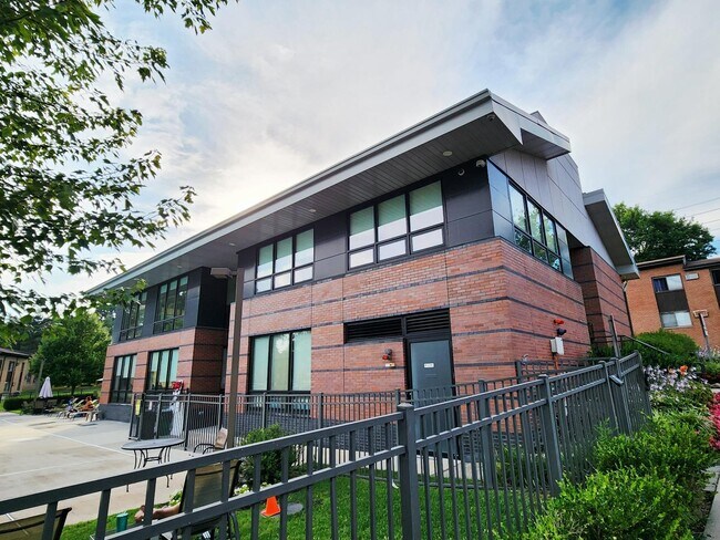 Building Photo - 5 Brevoort Dr