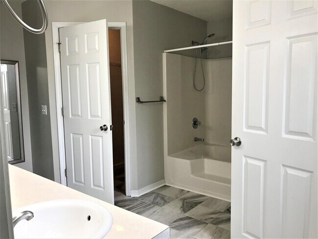 Building Photo - 335 Egan Dr