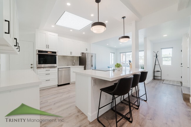 Building Photo - 341 N Sierra Ave