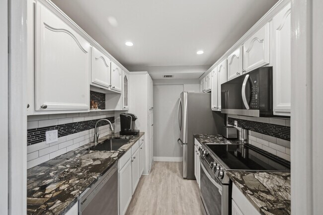 Building Photo - 3401 Spanish Trail