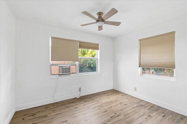 Building Photo - 1510 NE 32nd Pl