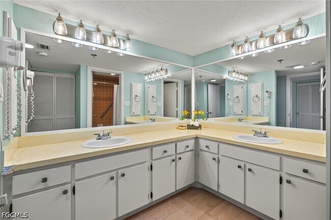 Building Photo - 3170 Matecumbe Key Rd