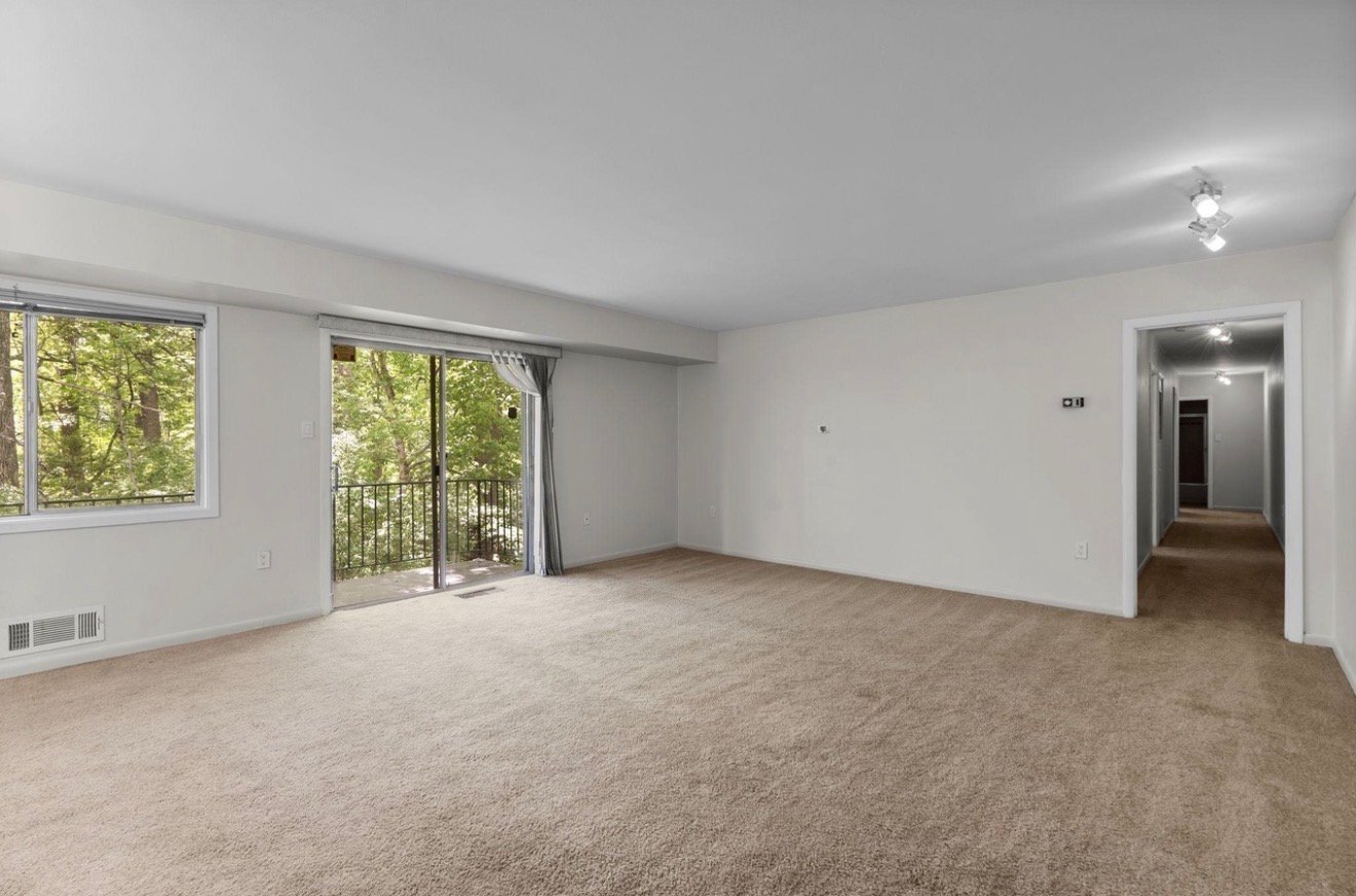 Building Photo - 10643 Weymouth St