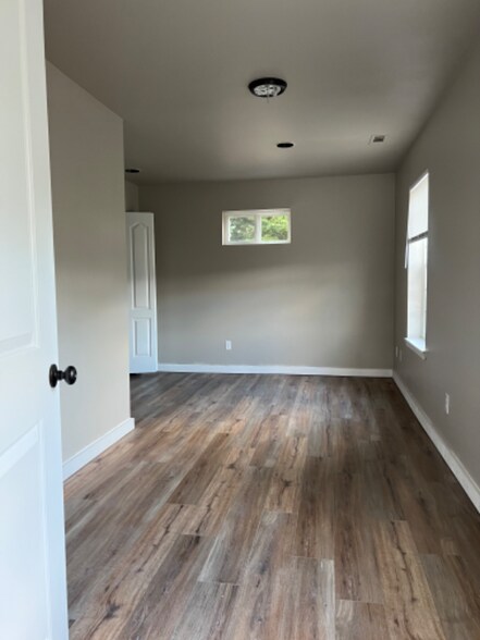 Building Photo - 12 Lake Louise Dr SW