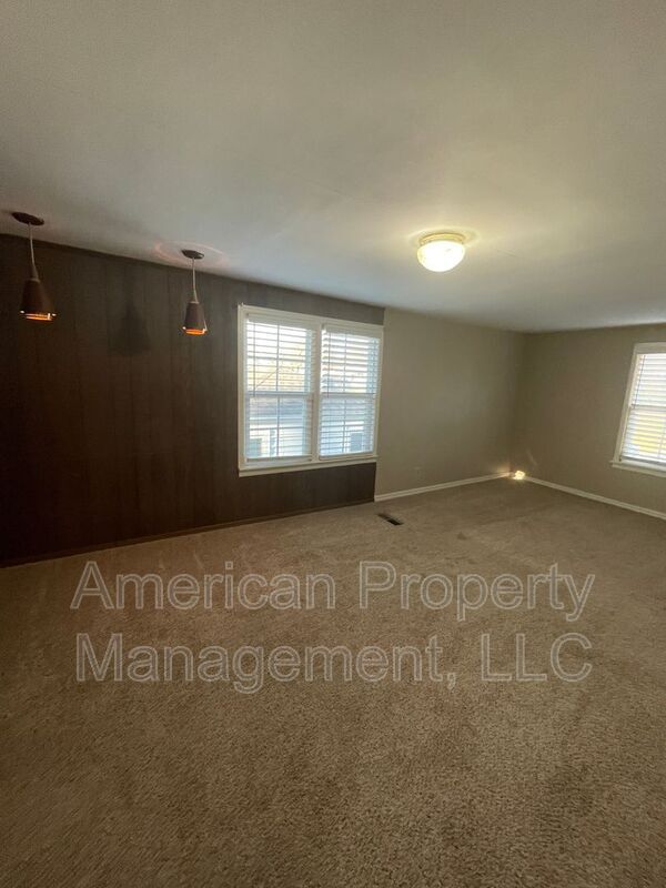 Building Photo - 714 S Marion Ave