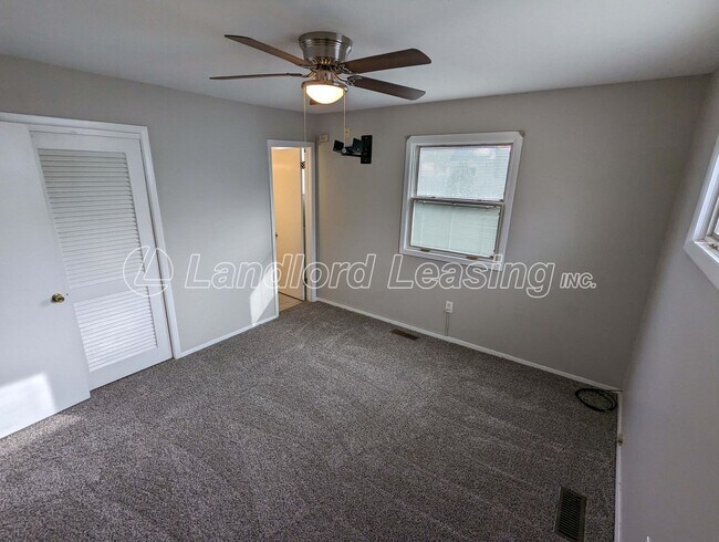 Building Photo - Avon Lake Ranch with Fresh Updates, Vaulted Ceilings, and More!