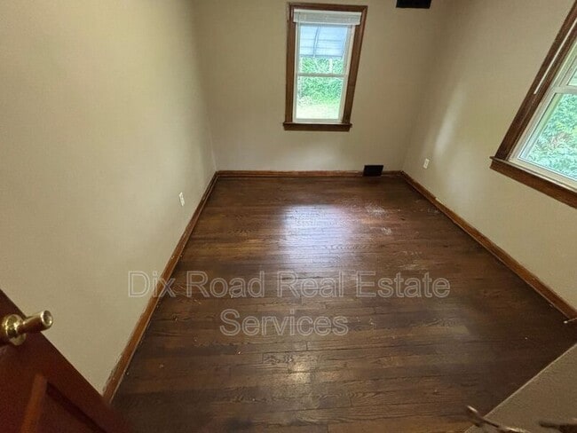 Building Photo - 348 Nassau St
