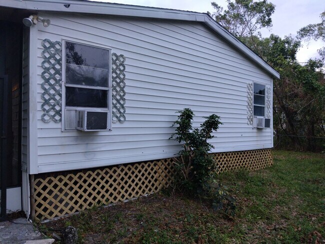 Building Photo - 15474 Mapletree Dr