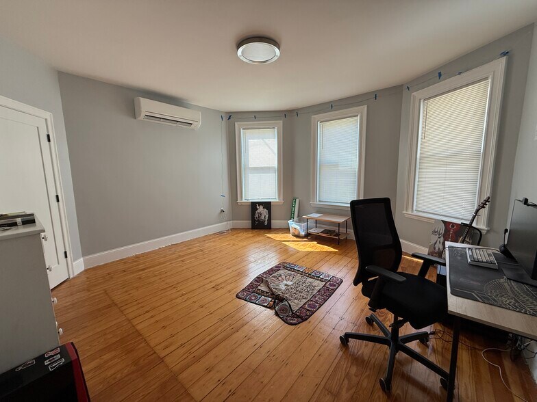Building Photo - 100 Calumet St