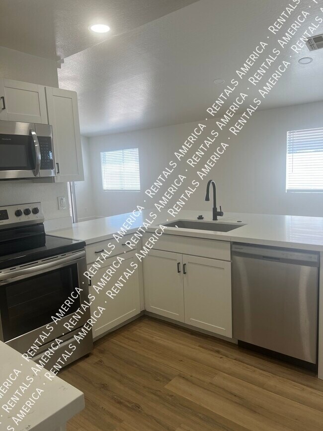 Building Photo - 3682 N French Pl