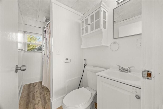 Building Photo - 154 Summit St