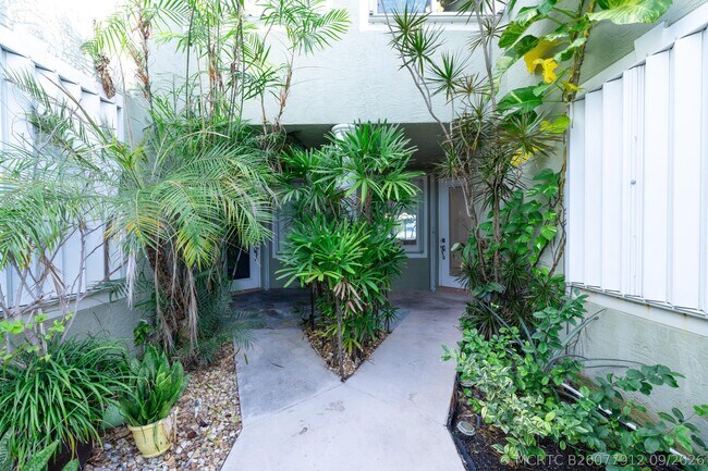 Building Photo - 88 N Lakeshore Dr