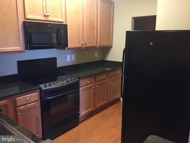 Building Photo - 6161 Willow Pl