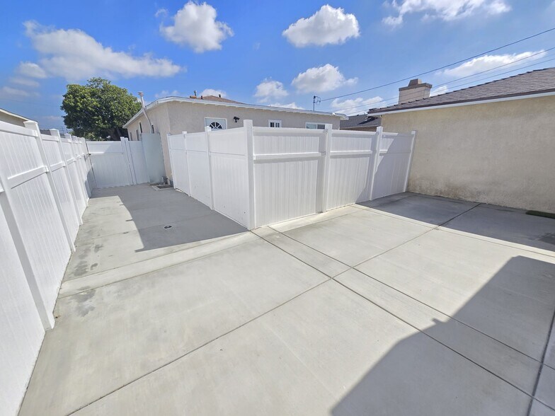 Private Yard - 5128 W 133rd St