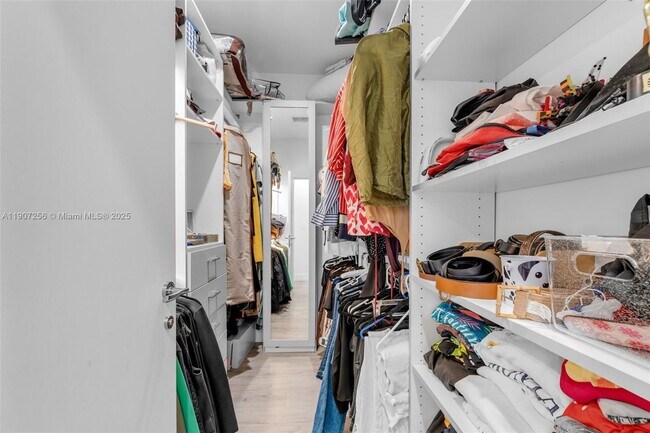 Building Photo - 3048 SW 18th St