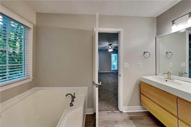 Building Photo - 328 Abbington Ln