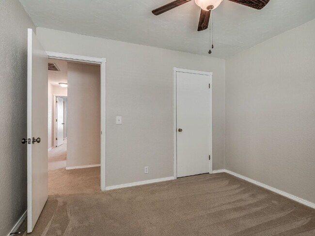 Building Photo - Updated 4-Bedroom Home with Spacious Layou...