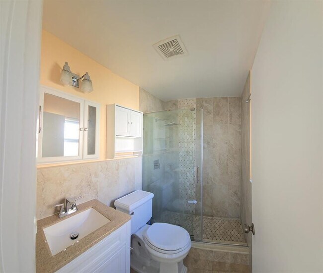 Building Photo - 7423 Pine Forest Cir W