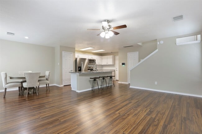 Building Photo - 134 S Walden Elms Cir