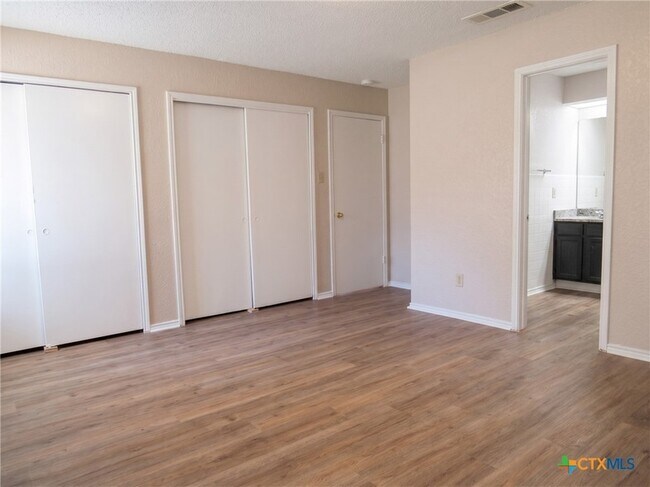 Building Photo - 1706 Wickfield Way