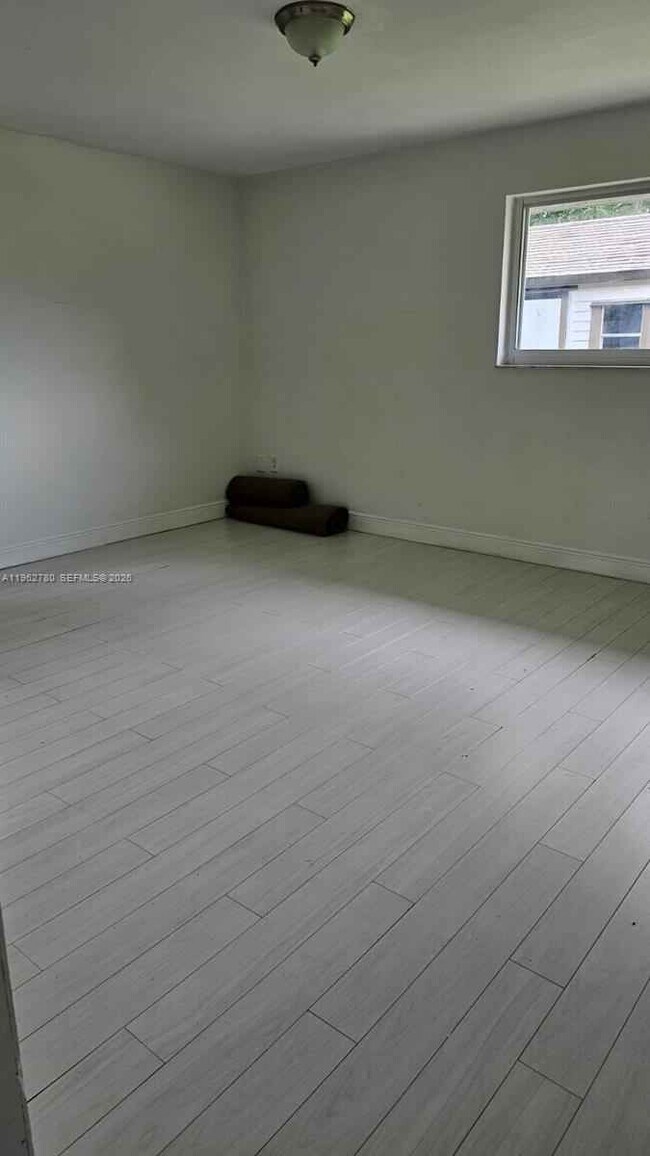 Building Photo - Southwest 93rd Avenue, Palmetto Bay, FL 33157 - 4 BR 2 BA single-family home