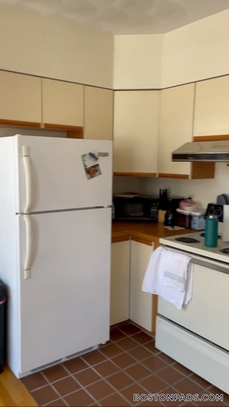 Building Photo - 81 Essex St