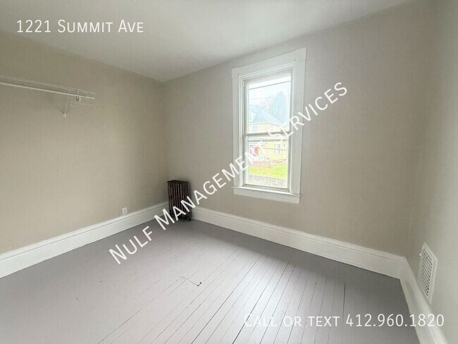 Building Photo - 1221 Summit Ave