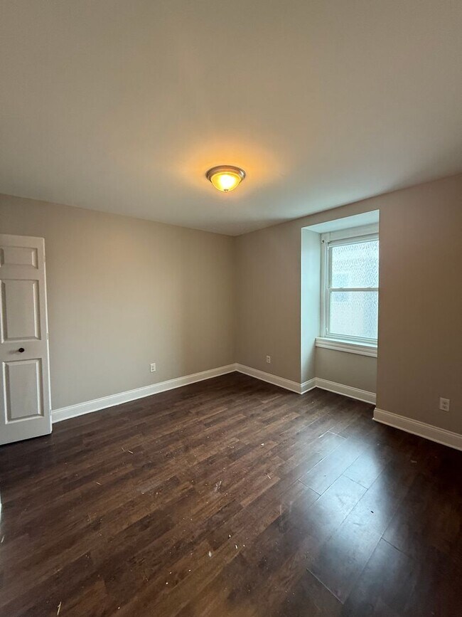 Building Photo - EXTREMELY SPACIOUS AND REMARKABLY REMODELED NORTHSIDE HOME- AVAIL MAY 1ST!