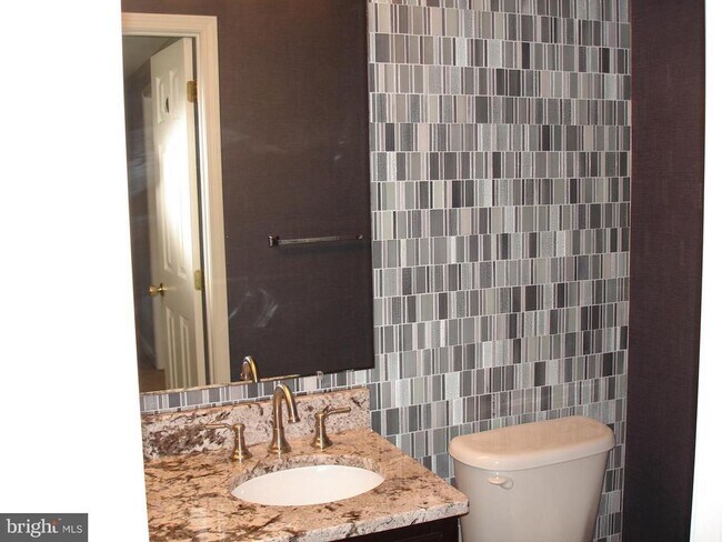 Building Photo - 1219 Bayside Rd