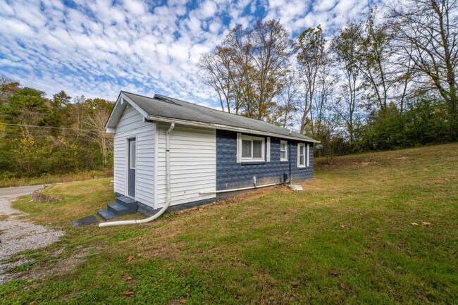 Building Photo - 614 E Brushy Valley Dr