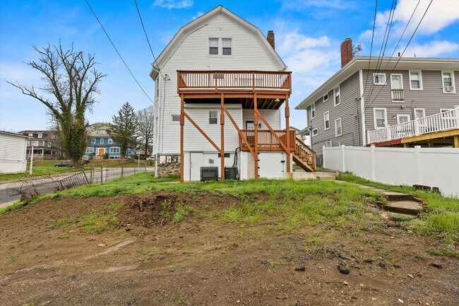 Building Photo - 6BR / 5BA Single-Family Home | 2,663 Sq Ft | Private Driveway | Deck | $4,200/mo Spacious 6-bedro...