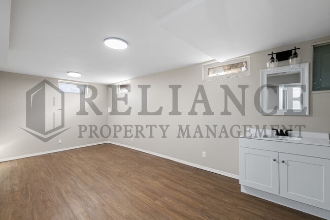 Building Photo - 1125 W 16th St N