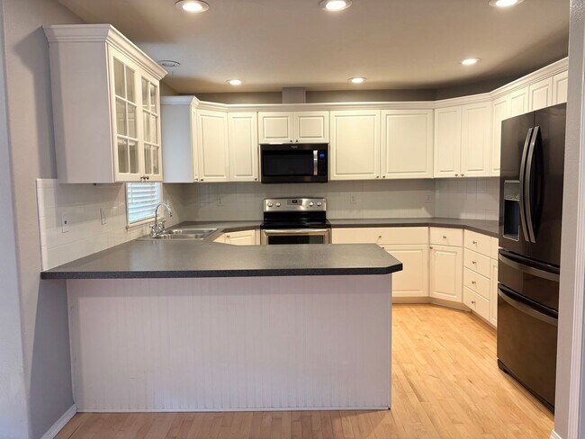 Building Photo - Beautiful 4-Bedroom Meridian Home with 4-Car Garage & Prime Location