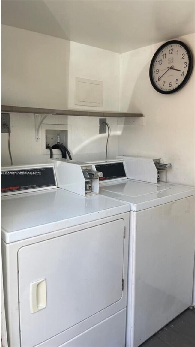 Building Photo - 1857 Buchanan St